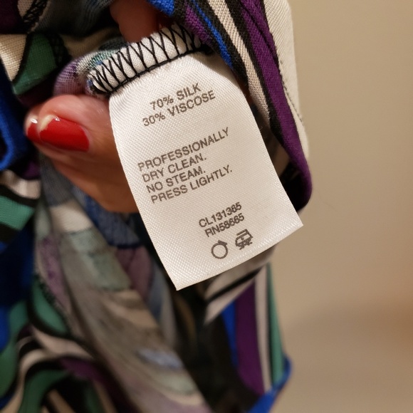 🚨🛍 CLOSET CLEAROUT! Cowl Neck Short Sleeve Shirt - Picture 3 of 3